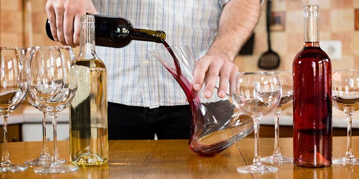Giải mã bình rót rượu vang: Làm thế nào để chọn bình rót phù hợp?