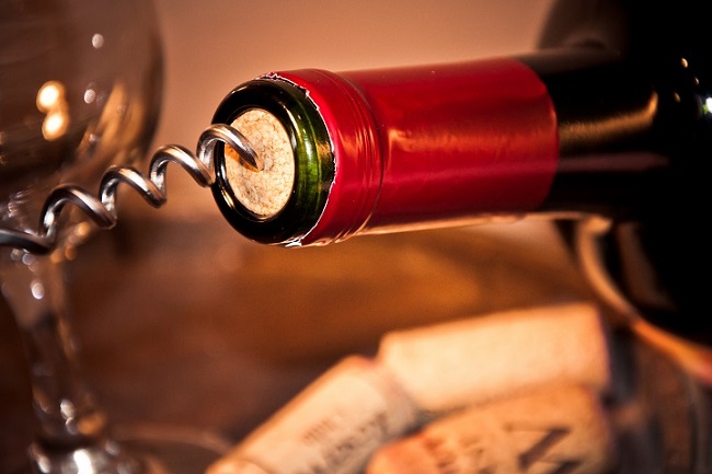 Đồ khui rượu vang là gì? Các loại đồ khui phổ biến và cách sử dụng 