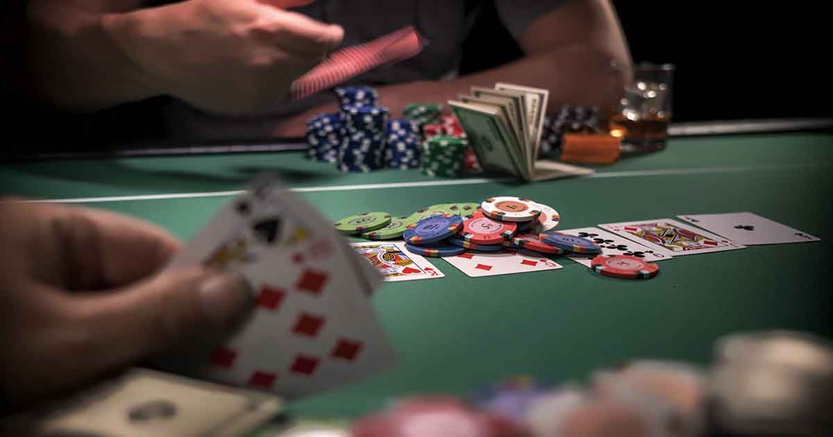 Hướng dẫn đầy đủ về luật chơi Poker Texas Hold'em | Tự nhiên8
