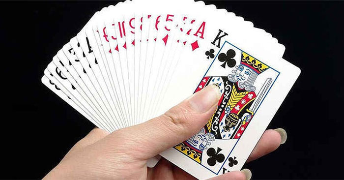 Hướng dẫn chi tiết cách chơi poker cho người mới bắt đầu