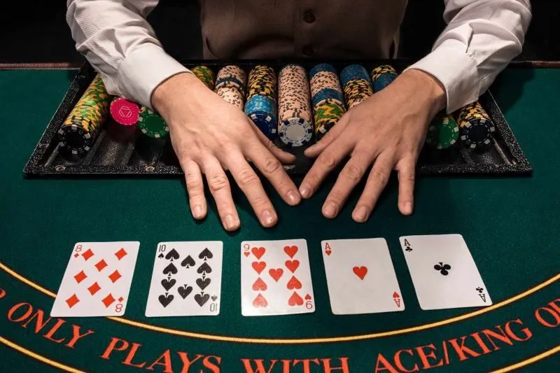 Bluff trong poker là gì? Phân tích từ A đến Z: Chiến lược Bluff
