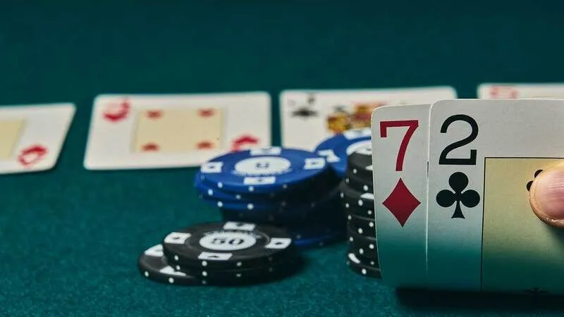 Bluff trong poker là gì? Phân tích từ A đến Z: Chiến lược Bluff