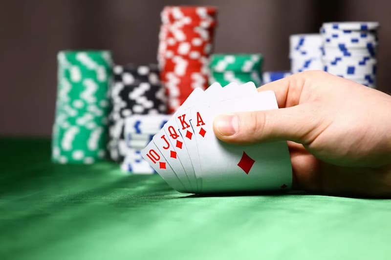 Thùng phá sảnh poker là gì? Cách dùng tay bài poker mạnh nhất