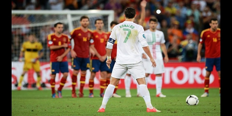 Free Kick Là Gì? Đặc Điểm Và Quy Định Về Free Kick Trong Bóng Đá