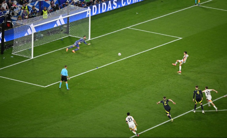 Chuyên gia giải thích chi tiết Penalty trong bóng đá là gì?