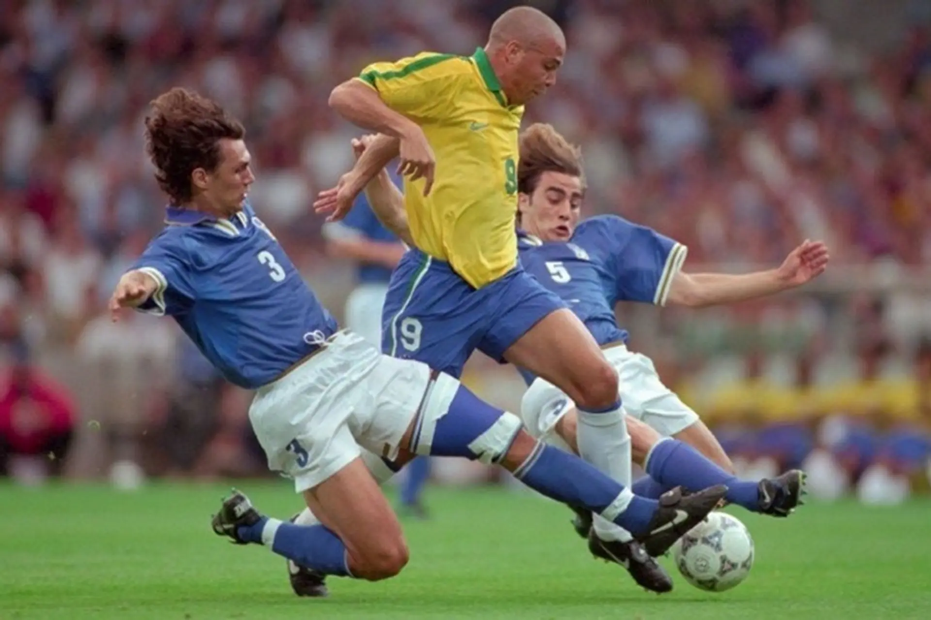 ST là gì trong bóng đá và vai trò quan trọng của vị trí tiền đạo cắm hiện đại