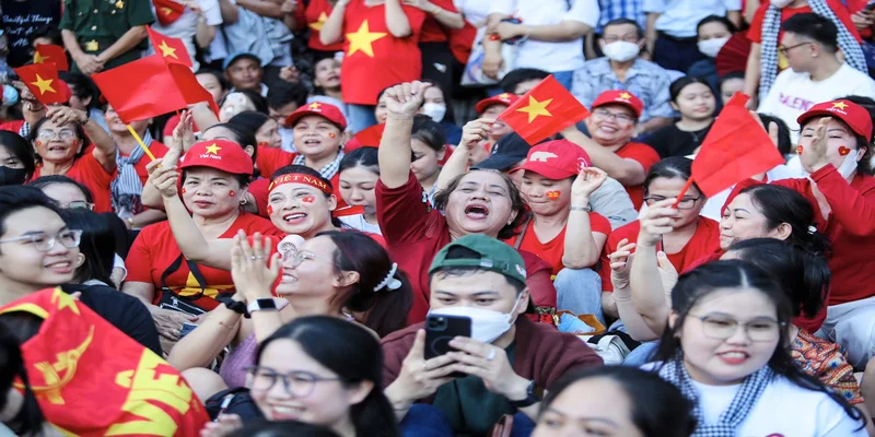 Người hâm mộ cổ vũ đội tuyển quốc gia