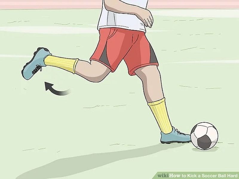 Động tác vung chân tạo độ xoáy cho bóng