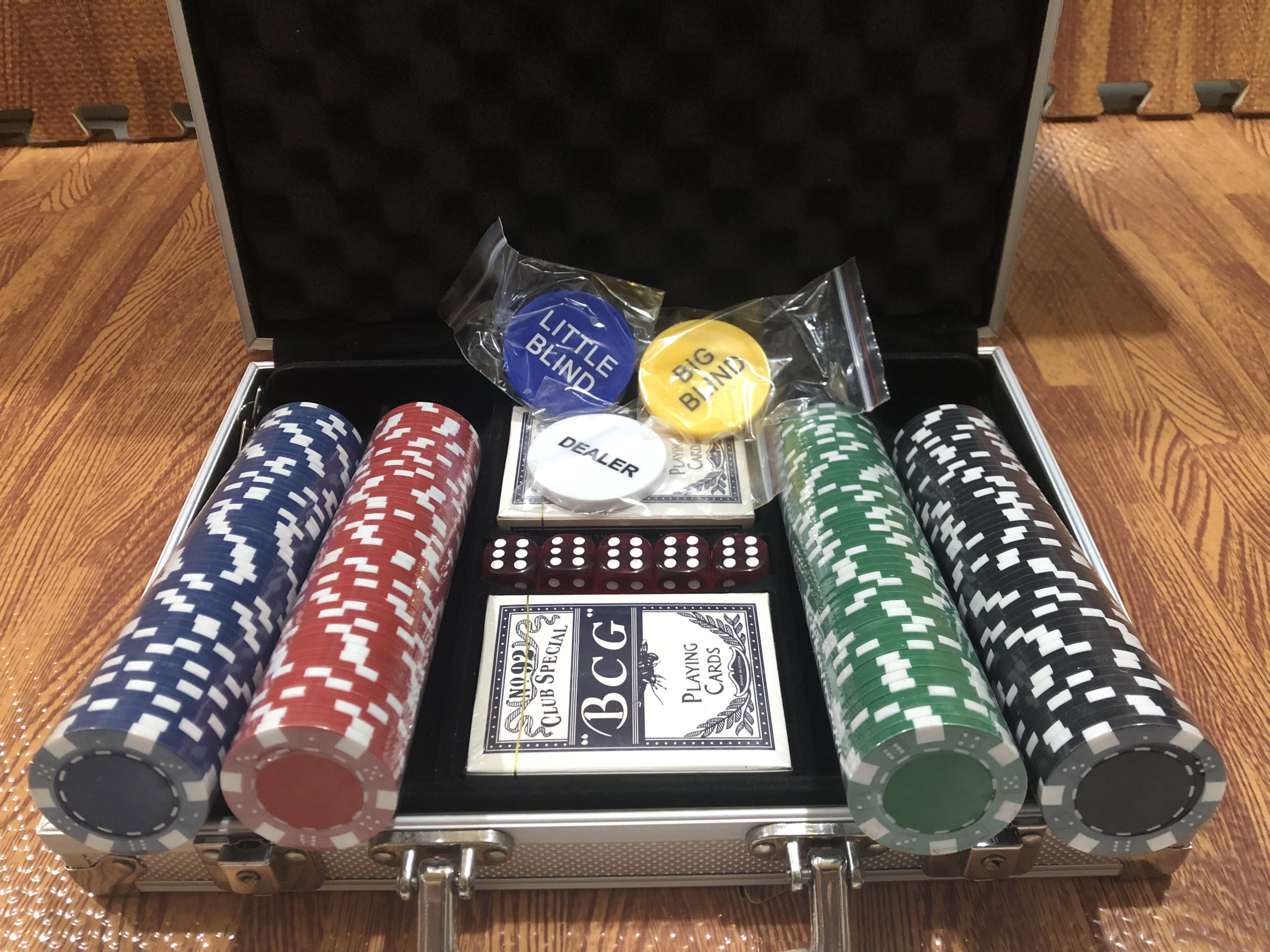 Các Loại Chip Poker Phổ Biến Trên Thị Trường